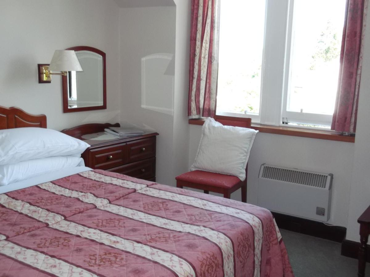 Caledonian Hotel Fort Augustus Exterior photo