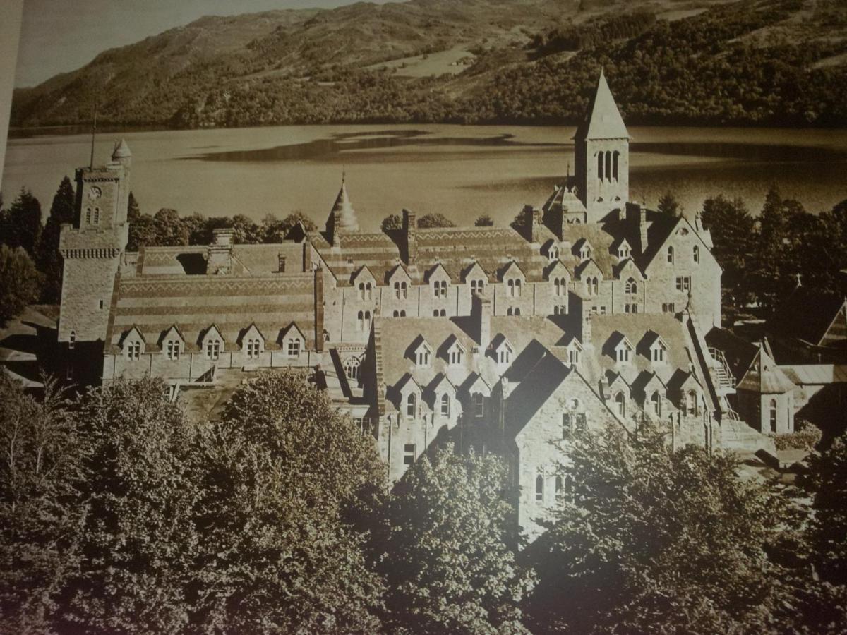 Caledonian Hotel Fort Augustus Exterior photo